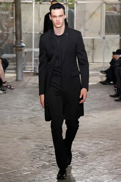 Look 12